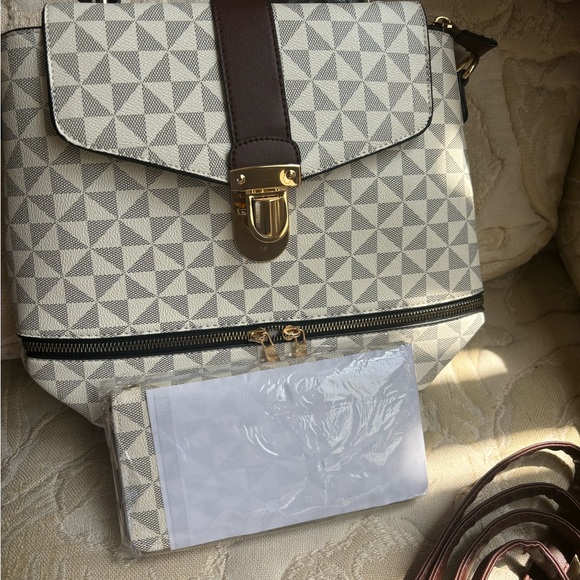 Convertible Backpack - Picture 3 of 9